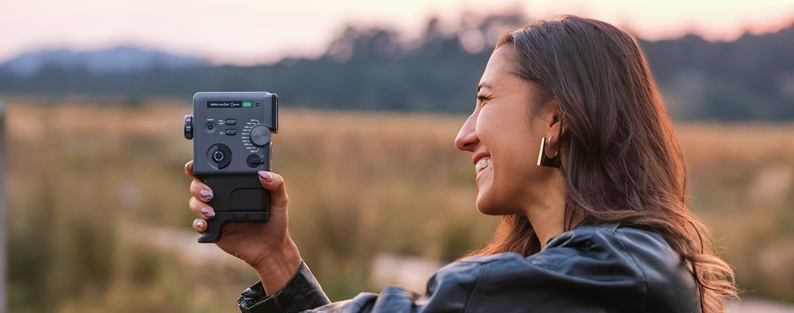 De eerste videocamera van instax: de instax mini Evo Cinema™