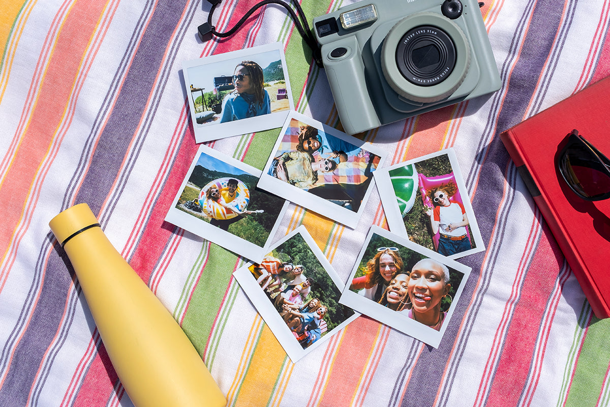 lifestyle image instax WIDE met voorbeeldfoto's