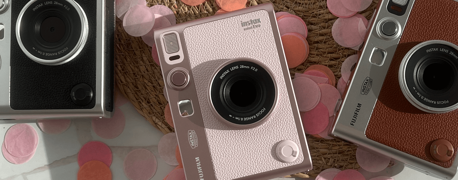 Nieuw: instax mini Evo™ in Gentle Rose camera en printer in één